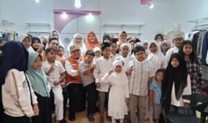 Lebaran Bersama Fraksi PKS Surabaya, 50 Anak Yatim dan Dhuafa Berbelanja Baju Baru Gratis