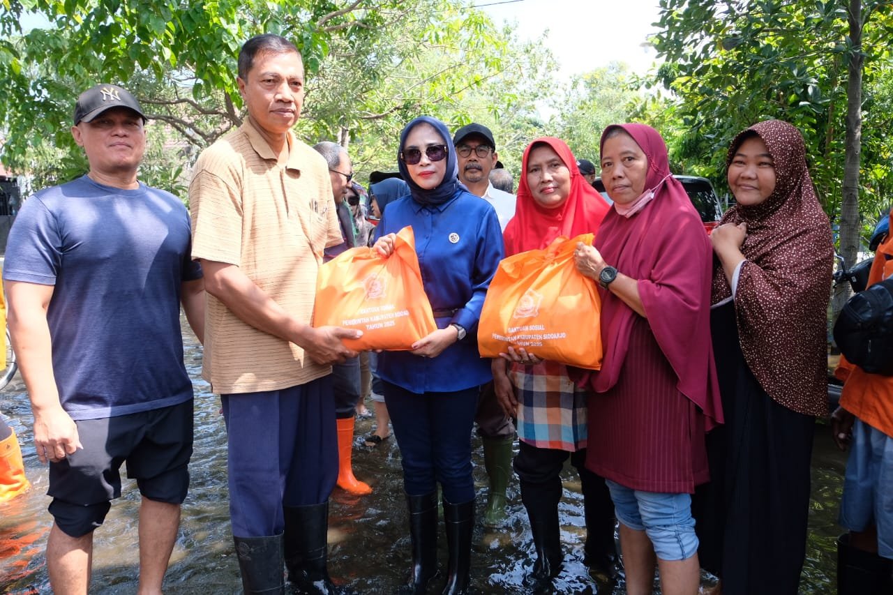 Pemkab Sidoarjo Salurkan Bantuan bagi Warga Terdampak Banjir di Candi dan Sidoarjo