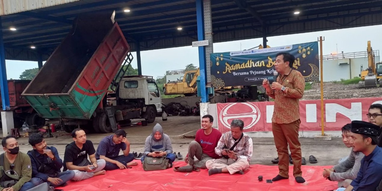 Fave Hotel dan Forwas Berbagi Kebahagiaan Ramadan dengan Pejuang Sampah di TPA Giri Mulyo