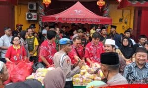 Semarak Berbagi Takjil, Klenteng Tri Darma Teng Swie Bio Hadirkan Barongsai