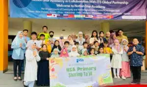 SD NSA Surabaya Ajak Siswa Berbagi Takjil, Tanamkan Nilai Kepedulian Sejak Dini
