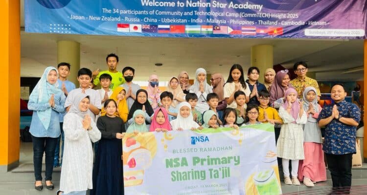 SD NSA Surabaya Ajak Siswa Berbagi Takjil, Tanamkan Nilai Kepedulian Sejak Dini