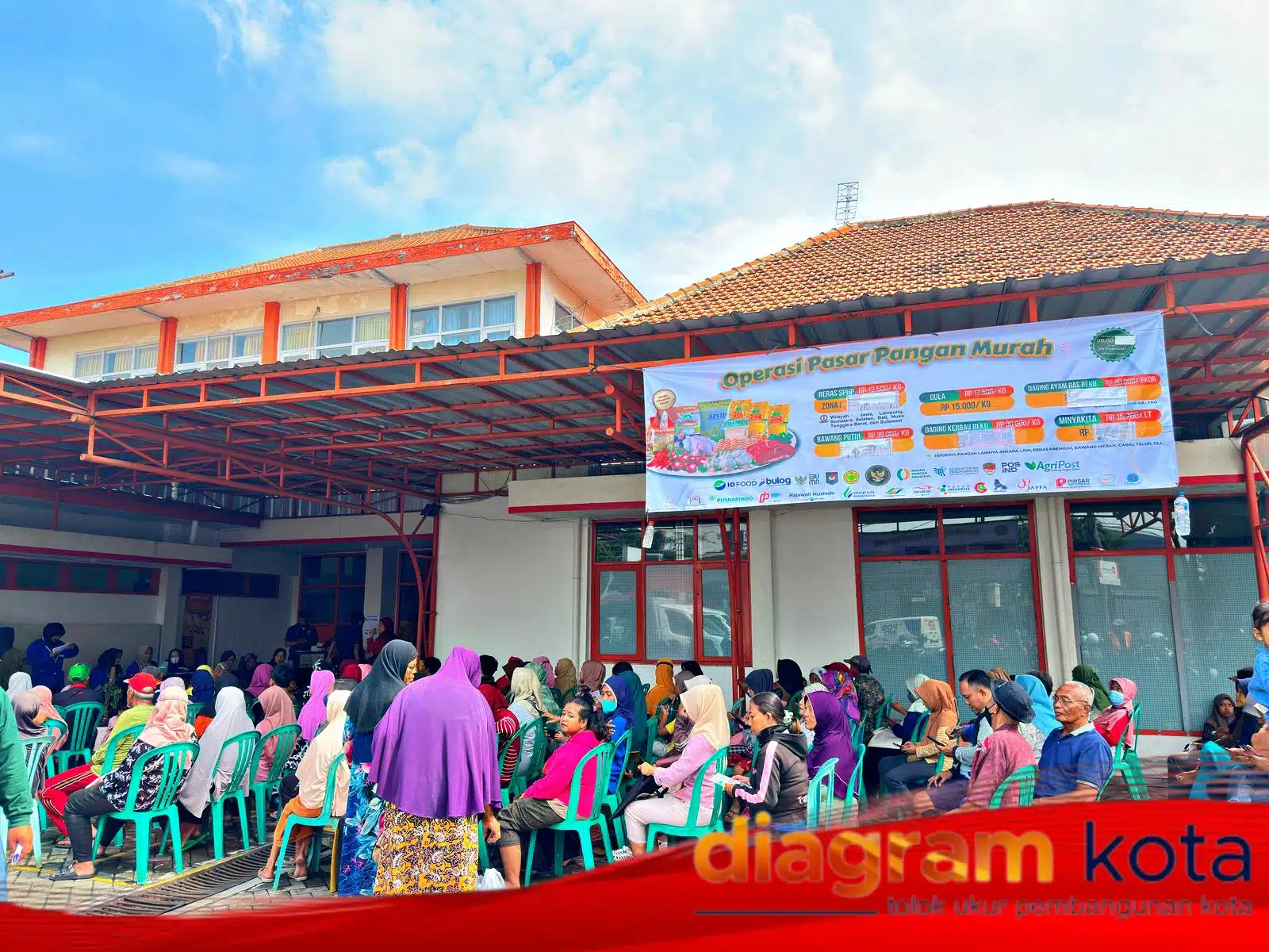 Operasi Pasar Pangan Murah di Kantor Pos Sidoarjo, Gula dan Minyak Habis Terjual