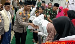 Safari Ramadan Peduli duafa dan anak yatim, Polresta Sidoarjo Bagikan Sembako dan Santunan