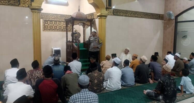 Safari Ramadan: Bhabin Kel Bulak Ajak Warga Jaga Kamtibmas dan Cegah Perang Sarung.