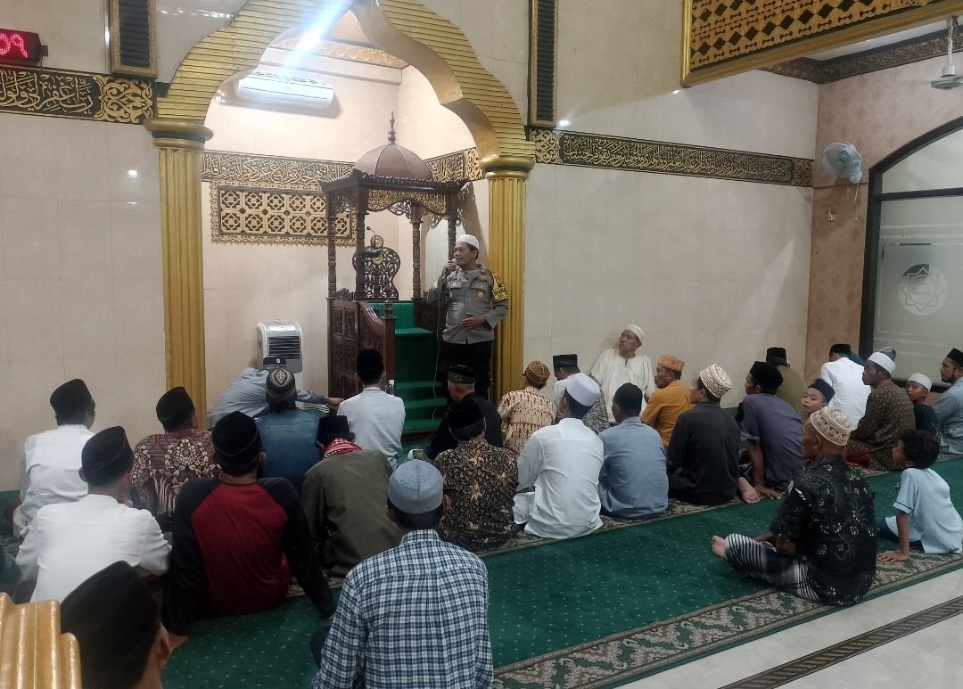 Safari Ramadan: Bhabin Kel Bulak Ajak Warga Jaga Kamtibmas dan Cegah Perang Sarung.