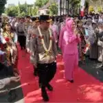 Kapolda Jatim yang Baru Irjen Pol Nanang Avianto Disambut Tradisi Pedang Pora dan Kesenian Reok