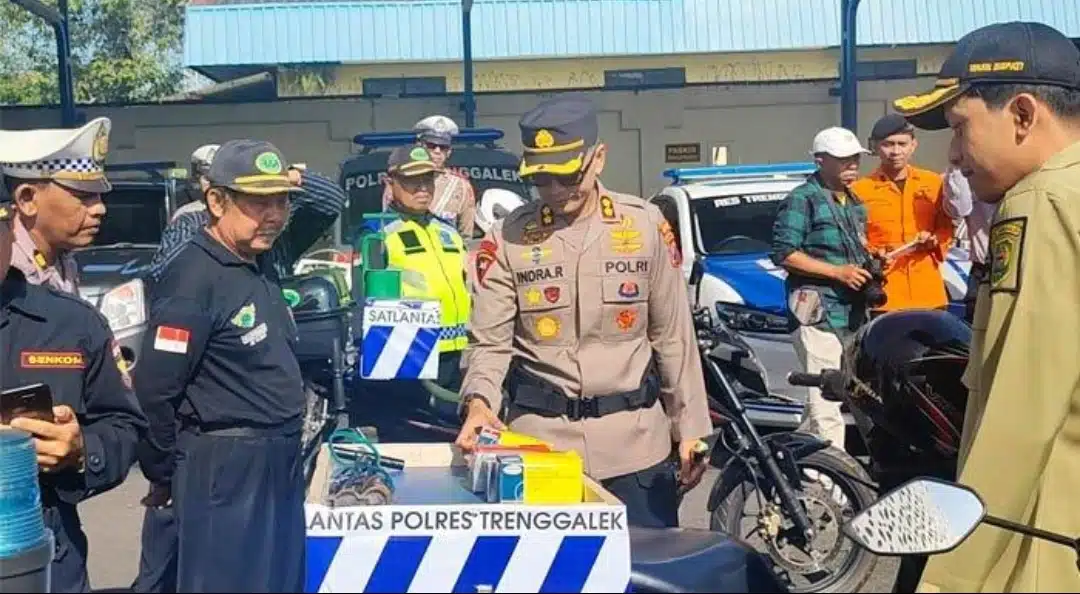 Operasi Ketupat 2025 Polres Trenggalek Sediakan Patroli Bensin dan Tambal Ban Gratis di JLS