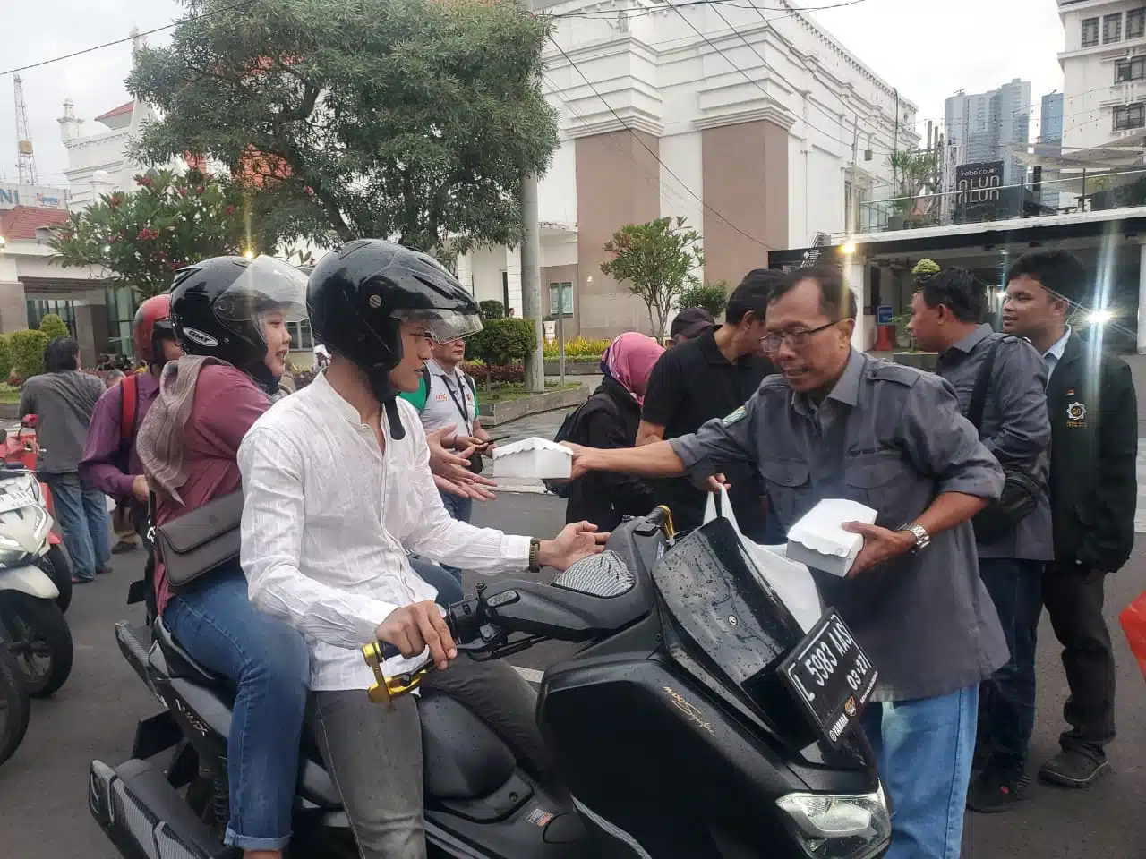 Sinergi di Bulan Ramadhan: JUDES, PWI Jatim, AWS dan SMSI Surabaya, Gelar Bagi Takjil dan Buka Puasa Bersama