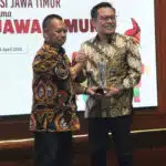 PWI Jatim Awards, Ketua DPD Golkar Surabaya Menerima Penghargaan Sebagai Politisi Muda Inspiratif