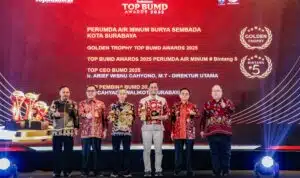 Perumda Air Minum Surya Sembada Kota Surabaya Raih Golden Trophy TOP BUMD Awards 2025