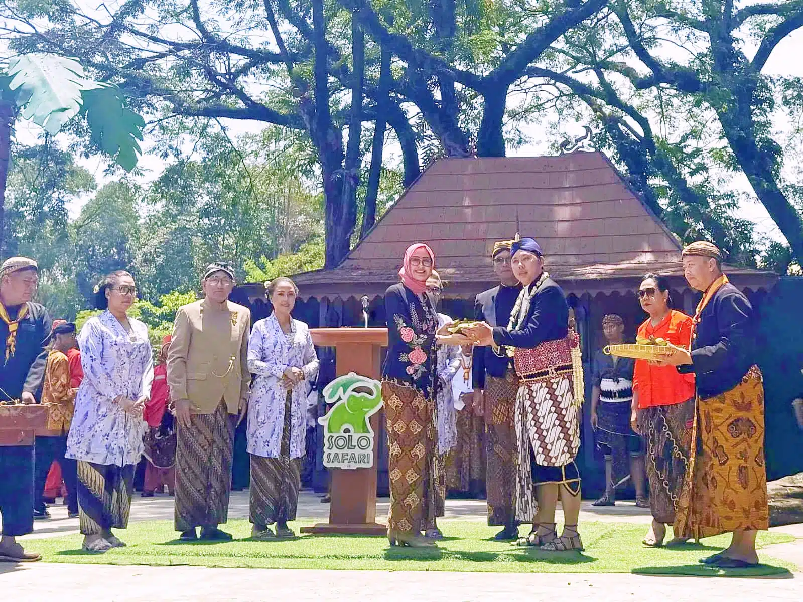 Grebeg Syawal di Solo Safari: Wujud Syukur Dikemas dalam Kolaborasi Tradisi dan Wisata 1 Grebeg Syawal di Solo Safari: Wujud Syukur Dikemas dalam Kolaborasi Tradisi dan Wisata