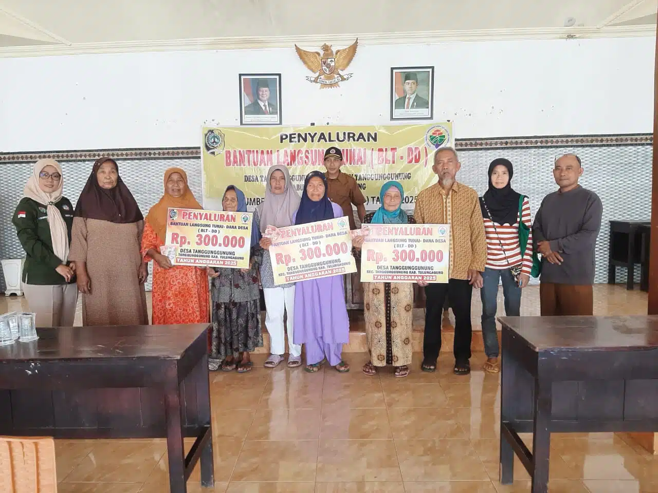 Bantuan Langsung Dana Desa Tahap Dua Desa Tanggunggununwg untuk Kesejahteraan disalurkan