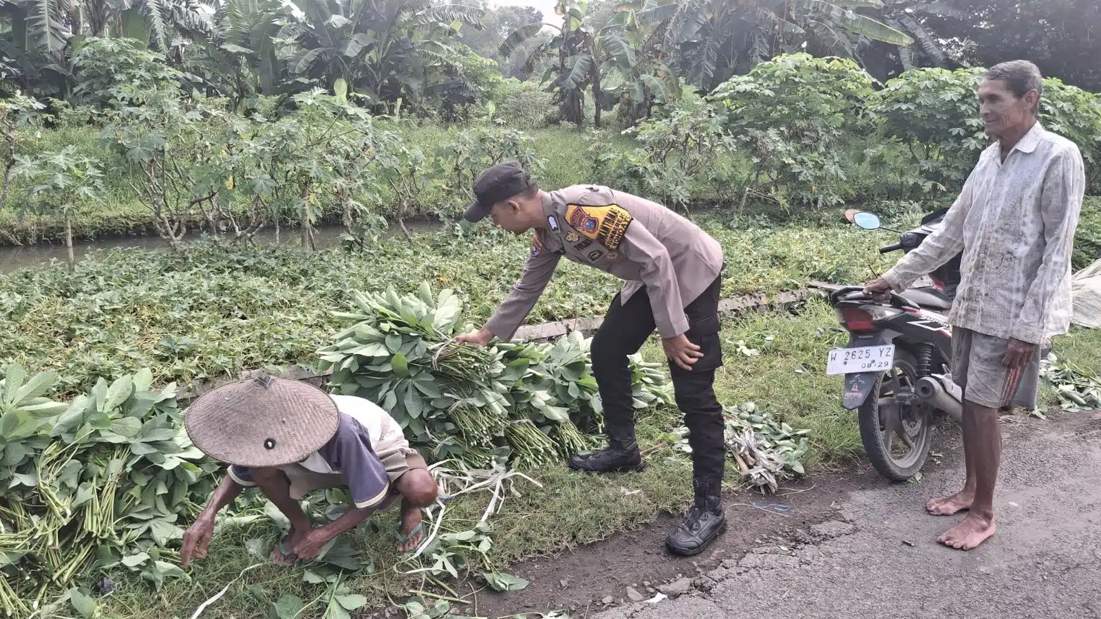 Polsek Wonoayu Cek Pengolahan Lahan Kosong Guna Dukung Program Ketahanan Pangan