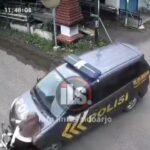 Mobil Dinas Polsek Wonoayu Terlibat Kecelakaan, Seorang Ibu-Ibu Alami Luka Ringan