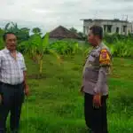 Kanit Binmas Polsek Krembung dan Kades Mojoruntut Tinjau Lahan Pisang, Dukung Swasembada Pangan