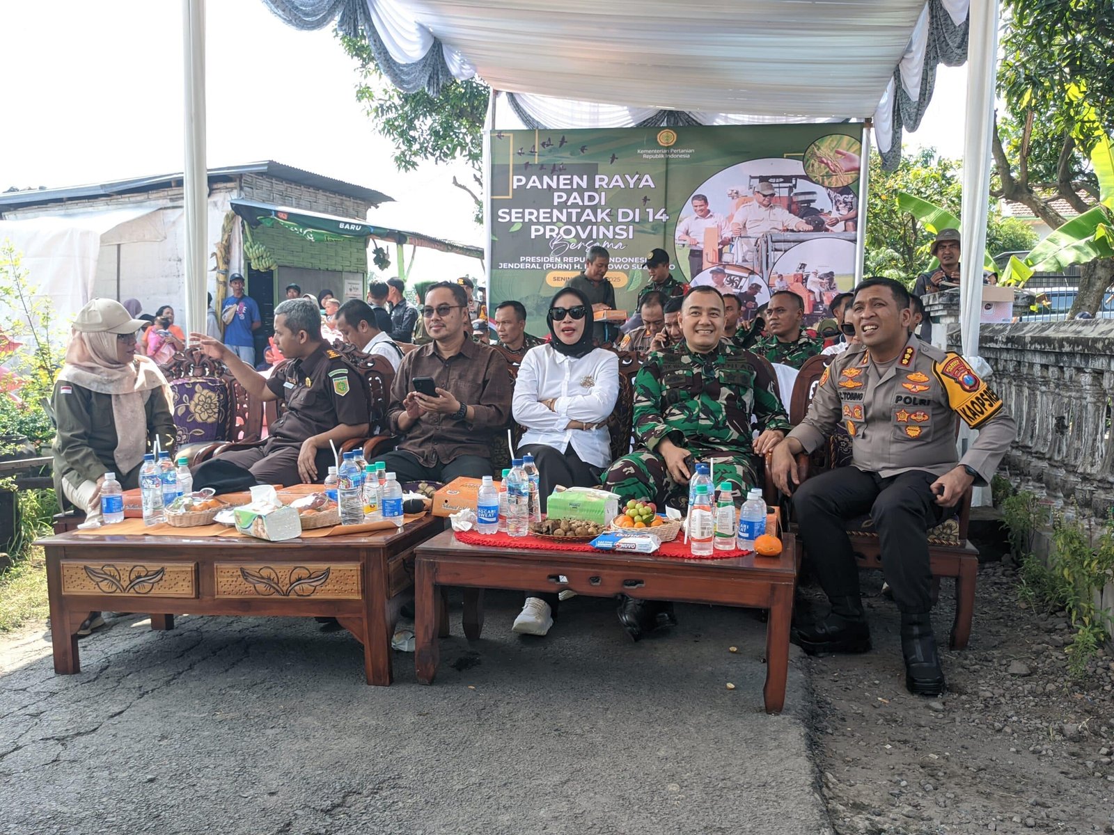 Panen Raya Serentak di 14 Provinsi, Wakil Bupati Pimpin Panen di Sidoarjo 2 IMG 20250407 095706 scaled