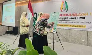 Gubernur Jatim Hadiri Muskerwil Nasyiatul Aisyiyah Jatim, Apresiasi Dua Buku Bertema Lingkungan