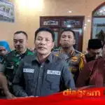 Bupati Sidoarjo Subandi Kunjungi Rumah Duka Korban Longsor di Mojokerto