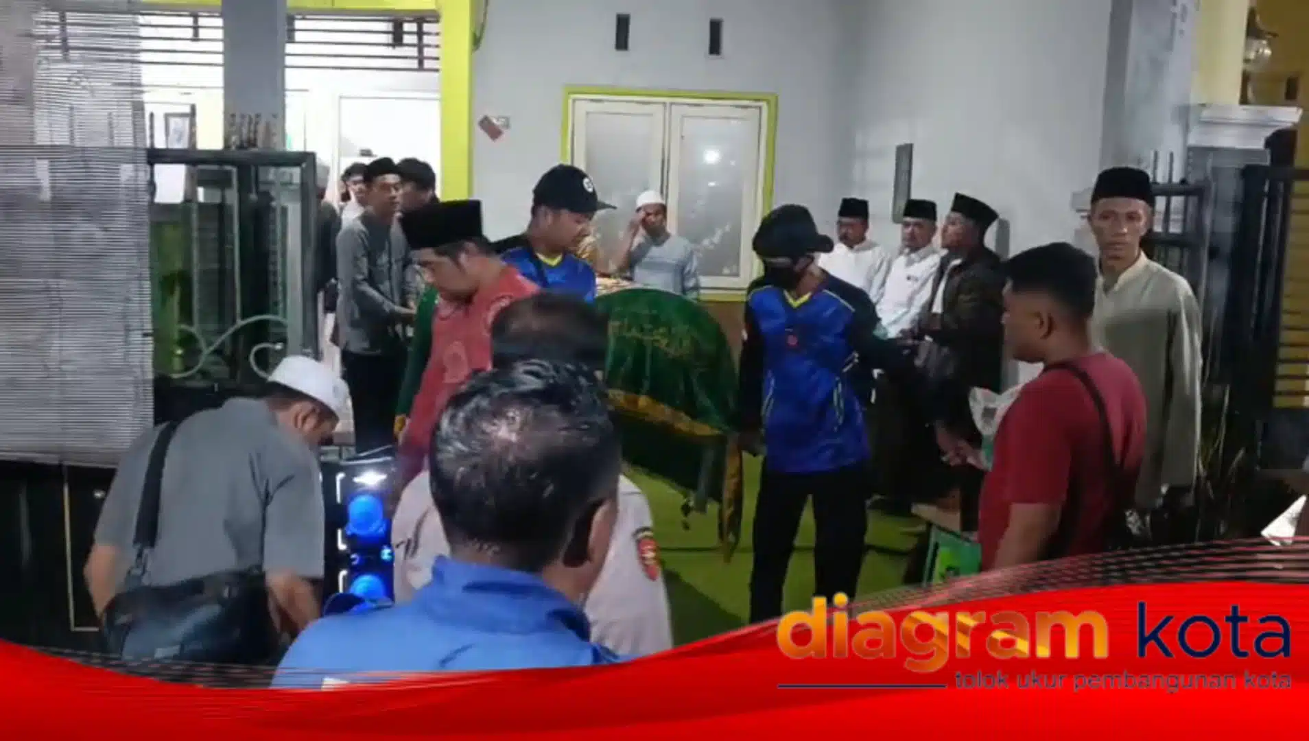 Suasana Duka di Rumah Santri Ponpes Amanatul Ummah, Keluarga Histeris Saat Jenazah Disemayamkan