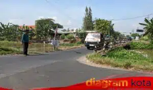 Jembatan Tak Layak Kwatu–Tarik Terancam Bahaya, Warga Minta Perbaikan Sebelum Ada Korban