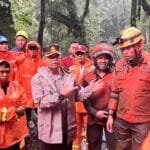 Cuaca tidak mendukung, Polisi dan Tim Evakuasi Sempat Tunda Pencarian Korban Longsor di Pacet