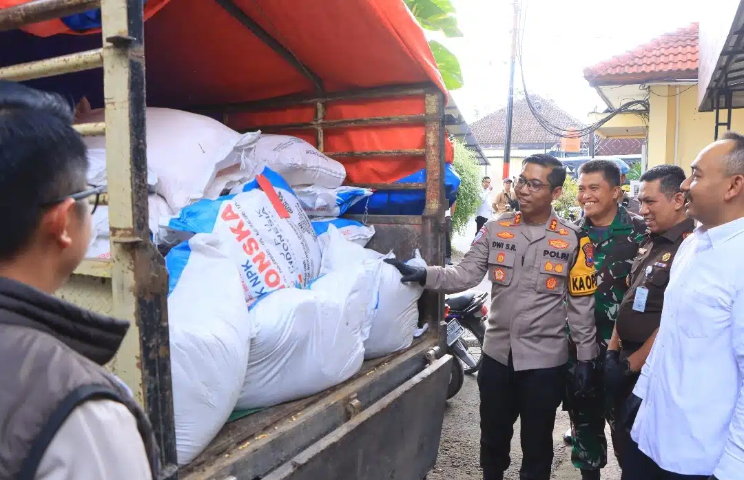 Polres Ngawi Amankan Truk dan Dua Orang Diduga Selundupkan 3 Ton Pupuk Bersubsidi