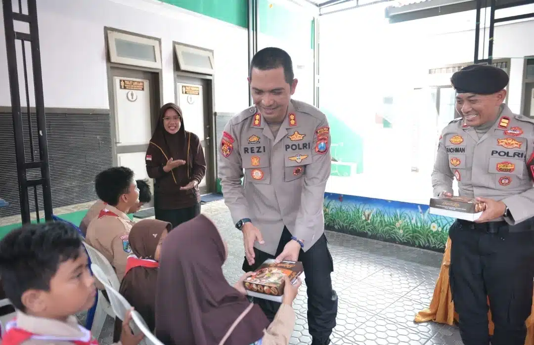 Program Pasabber Kapolres Situbondo Berbagi Makanan Bergizi Untuk Anak Berkebutuhan Khusus