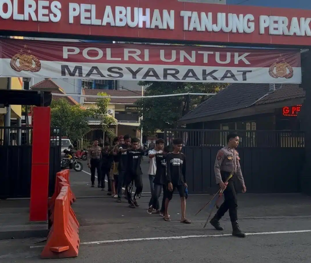 Sat Samapta Polres Pelabuhan Tanjung Perak Amankan 11 Remaja Hendak Tawuran.