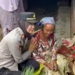 Polisi Datang Nenek Penjual Rempah yang Ditipu Pembeli Pakai Uang Mainan di Pamekasan Senyum Riang