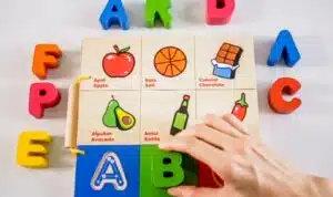 Alphabet Wooden Book Bilingual, Inovasi Dosen Unesa untuk Pendidikan Anak Usia Dini