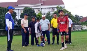 Bentuk Dukungan, Sekretaris Komisi B DPRD Surabaya Buka Turnamen Sepak Bola U 11 Lapangan Dukuh Menanggal