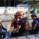 Peringati Hari Bumi ,PDAM Bersama Wali Kota Surabaya Eri Cahyadi Susur Sungai dan Bersih-Bersih Kali Surabaya