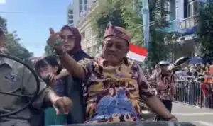 Parade Surabaya Vaganza 2025, Wawali Armuji : “Kami dari Pemerintah untuk Rakyat”