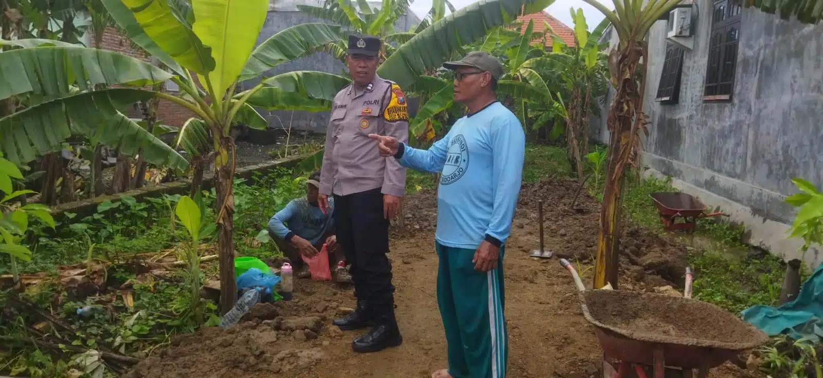 Polsek Sedati Genjot Program Ketahanan Pangan, Bhabinkamtibmas Aktif Dampingi Warga