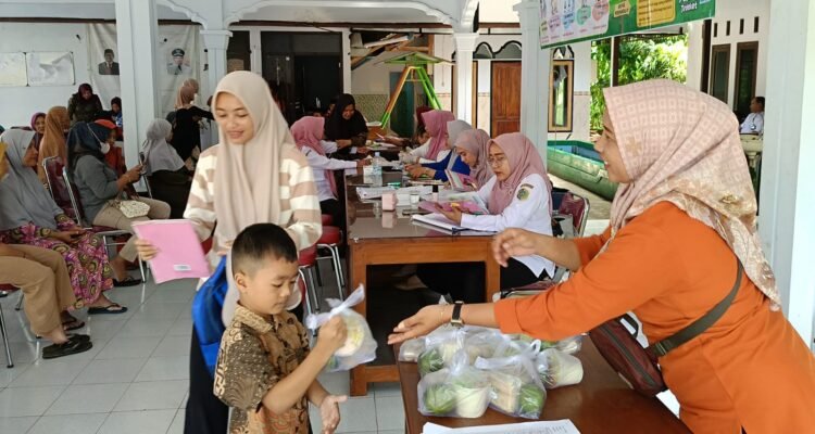 Pelayanan Kesehatan Terpadu untuk Masyarakat Desa Dono Tulungagung 