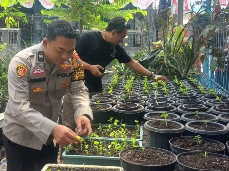 Kapolsek Tanggulangin Optimalkan Peran Bhabinkamtibmas Sambangi Desa, Dukung Program Ketahanan Pangan Nasional