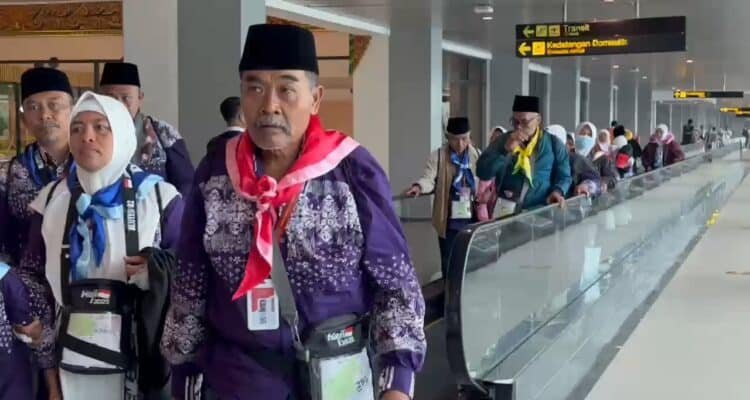 Embarkasi Haji 1446 H Dimulai, Kloter Pertama Jatim Terbang dari Bandara Juanda