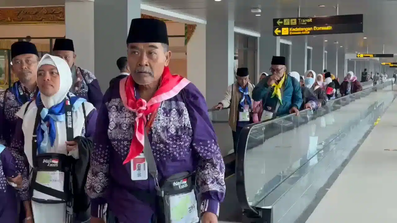 Embarkasi Haji 1446 H Dimulai, Kloter Pertama Jatim Terbang dari Bandara Juanda