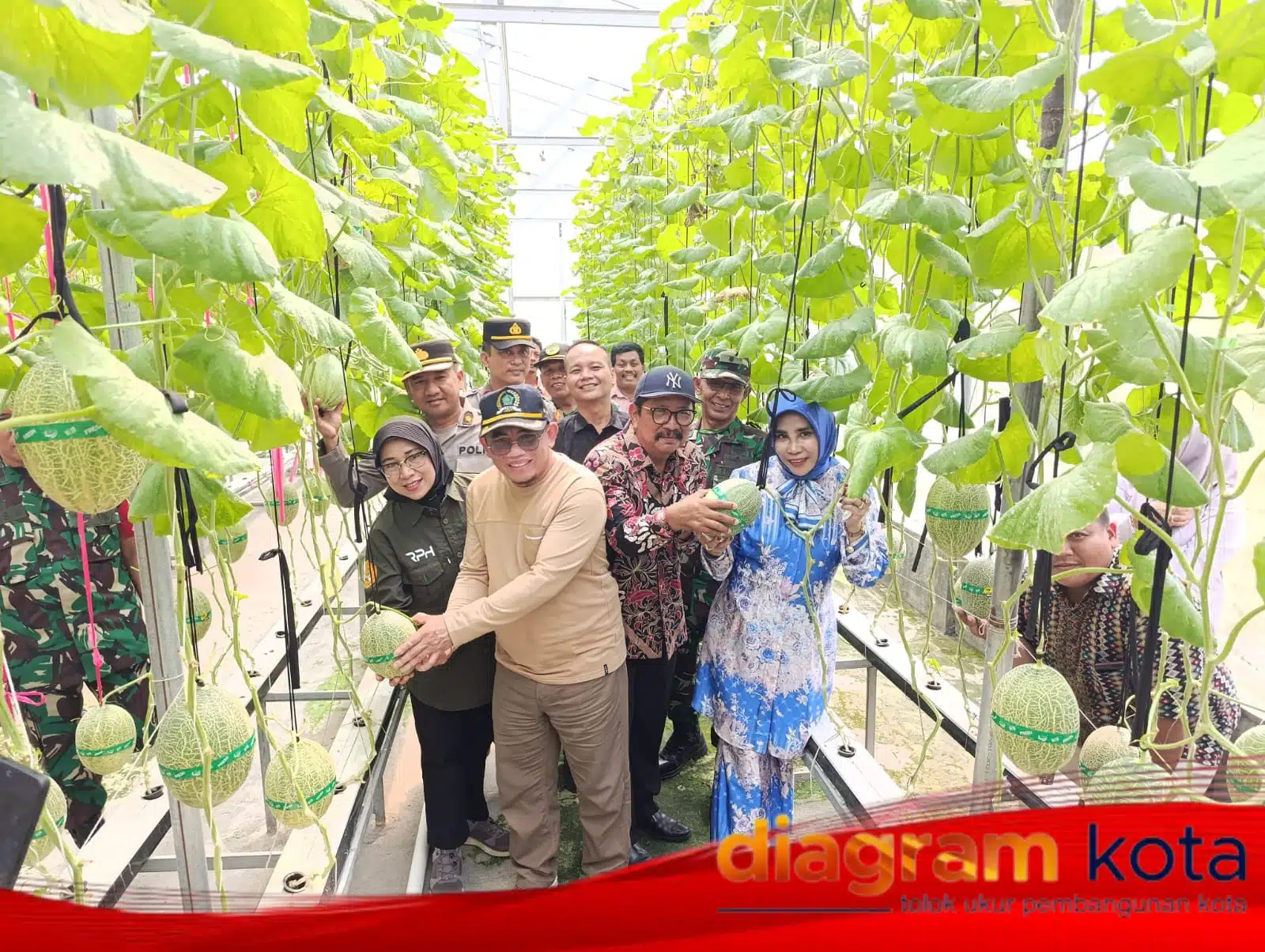 Gempolklutuk Siap Jadi Wisata Petik Melon, Mimik Idayana Apresiasi Panen Hidroponik Perdana