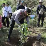 Peduli Lingkungan, Polres Blitar Kota Bersama Forkopimda Tanam Pohon di Area Bekas Tambang