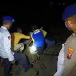 Dua Hari Dilakukan Pencarian Polisi Berhasil Evakuasi Nelayan yang Hilang di Perairan Lamongan