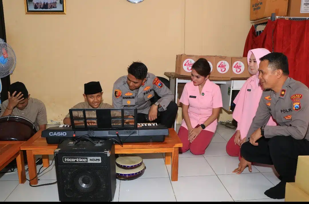 Polisi Peduli, Kapolres Ngawi bersama Bhayangkari Kunjungi Panti Tunanetra