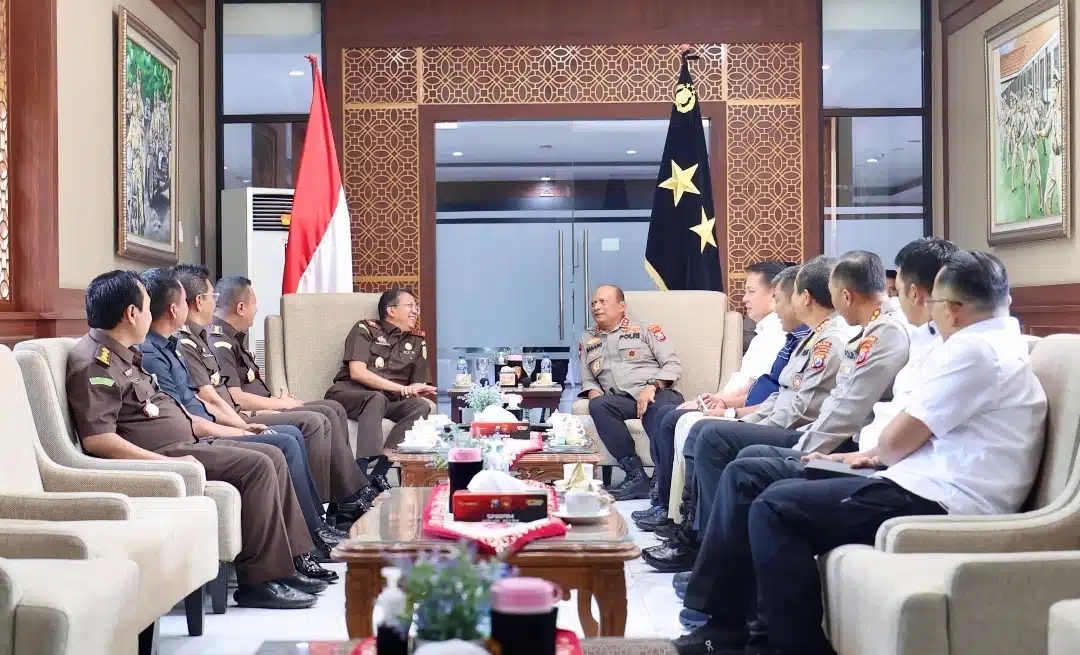 Kapolda Jatim Terima Kunjungan Kajati Perkuat Sinergitas Antar Lembaga Penegak Hukum