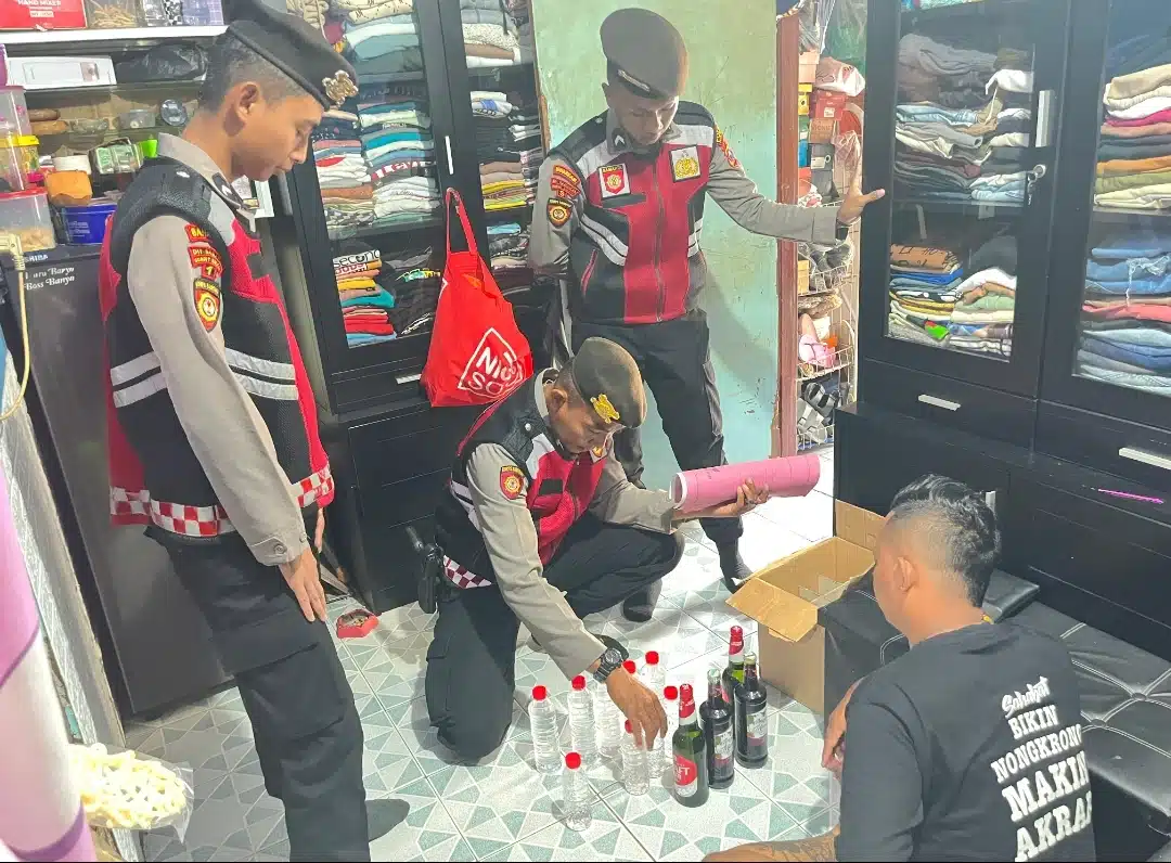 Polisi Gelar Razia Miras di Probolinggo Jaga Kondusifitas Jelang Libur Waisak