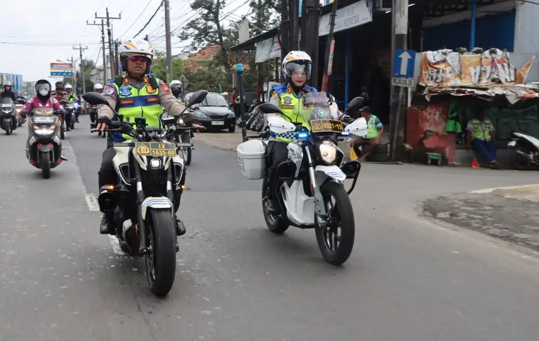 Gunakan Sepeda Motor, Kapolres Semarang Laksanakan Patroli Dialogis Cegah Aksi Premanisme