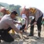 Sambut Hari Bhayangkara ke-79 Polres Tulungagung dan Bhayangkari Gelar Baksos dan Tanam Mangrove