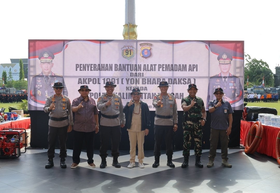 Tanggap Bencana Karhutla, Alumni Akabri 91 Salurkan 9 Mesin Pompa Air dan Alat Pemadam Api ke Polda Kalteng
