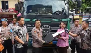 Senyum Sumringah Korban Curanmor Saat Polres Pelabuhan Tanjungperak Temukan dan Kembalikan Kendaraan yang Hilang