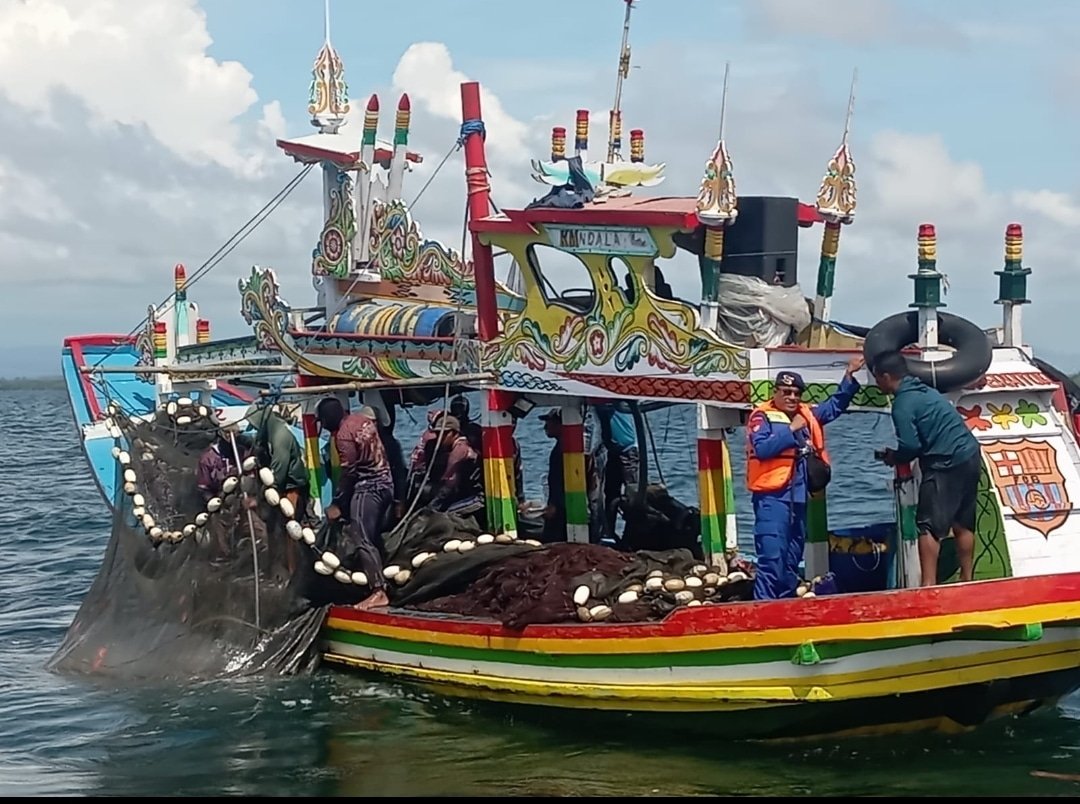 Polisi Amankan Tiga Kapal Bolga yang Melanggar Batas Wilayah Tangkap Ikan di Probolinggo